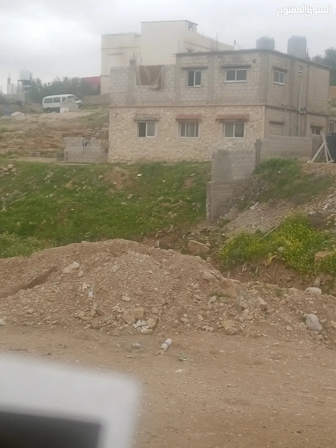 بيت مستقل للبيع في أبو الزيغان طابق وروف مميزان