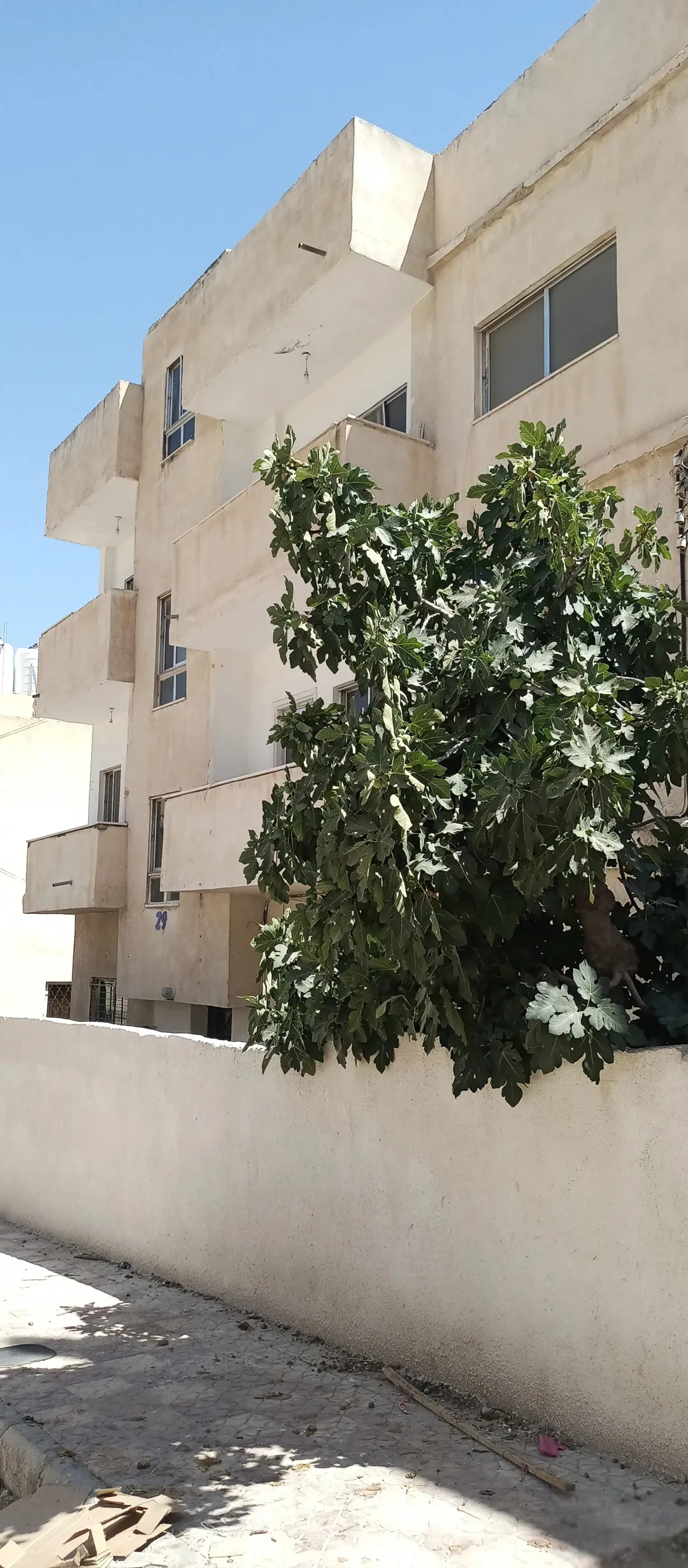 عمارة سكنية مميزة للبيع في ماركا الشمالية – فرصة مثالية للسكن أو الاستثمار
