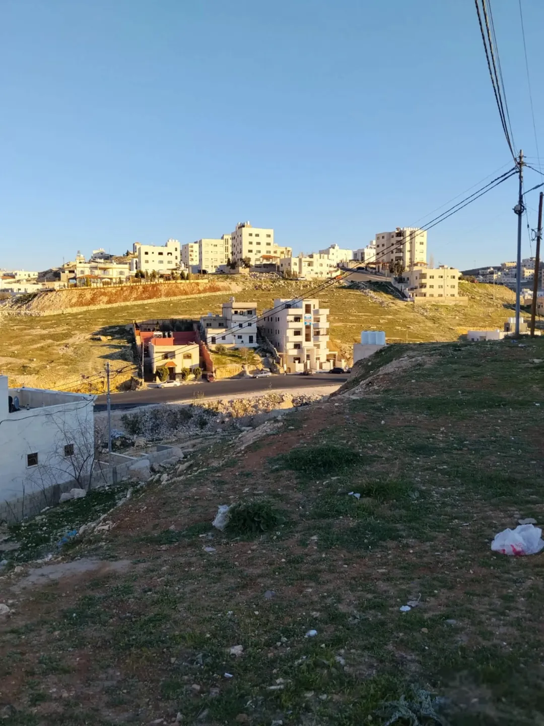 قطعة أرض مميزة للبيع في أبو علندا موقع استثنائي على شارعين