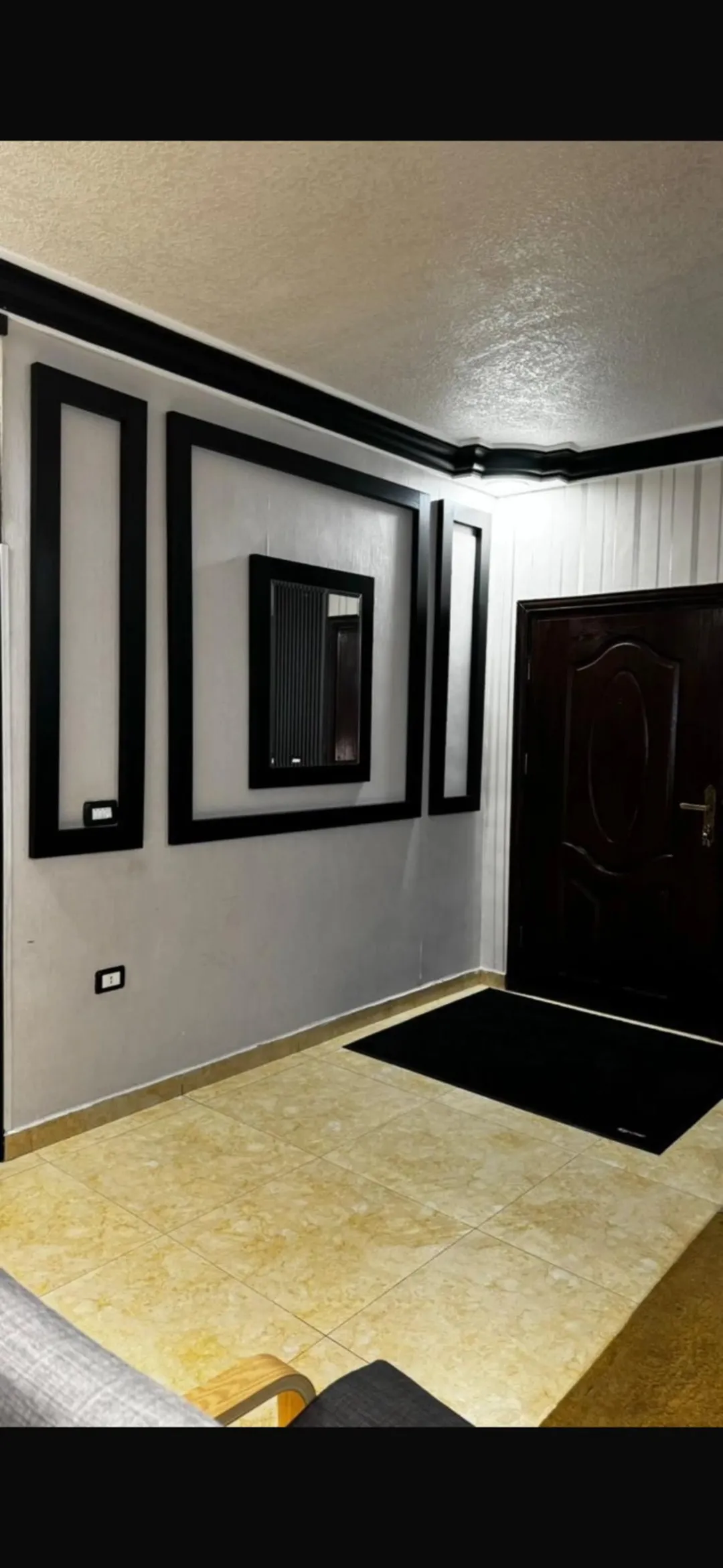 شقة سكنية فاخرة للبيع في قلب حي الجندي بجوار مدارس دره الزرقاء تطل على شارع 100