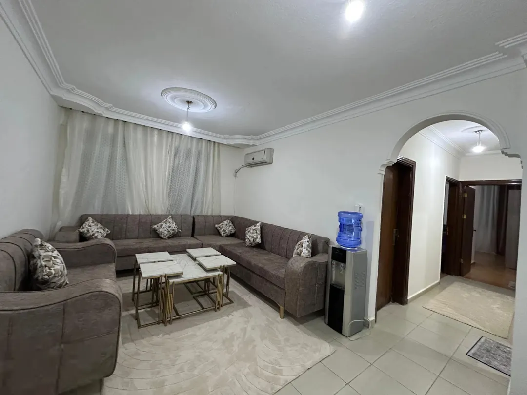 شقة فاخرة مفروشة للإيجار – تشطيبات جديدة ولم تُسكن من قبل | ID 738080