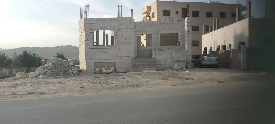 منزل للبيع في عين الباشا فرصة لا تعوّض