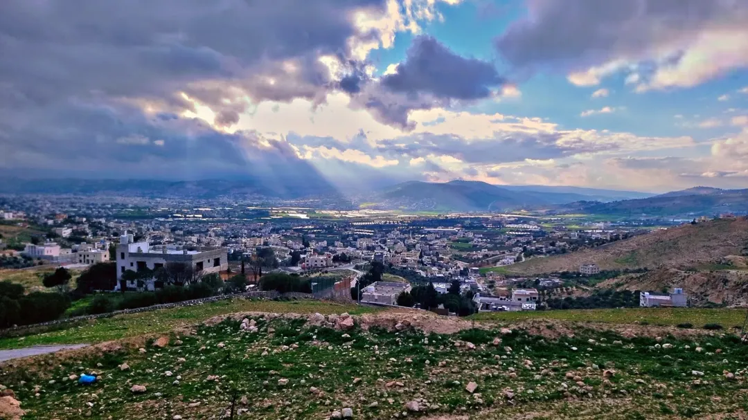 قطعة أرض مميزة ب أبو نصير شارع الأردن بسعر مغري جدا