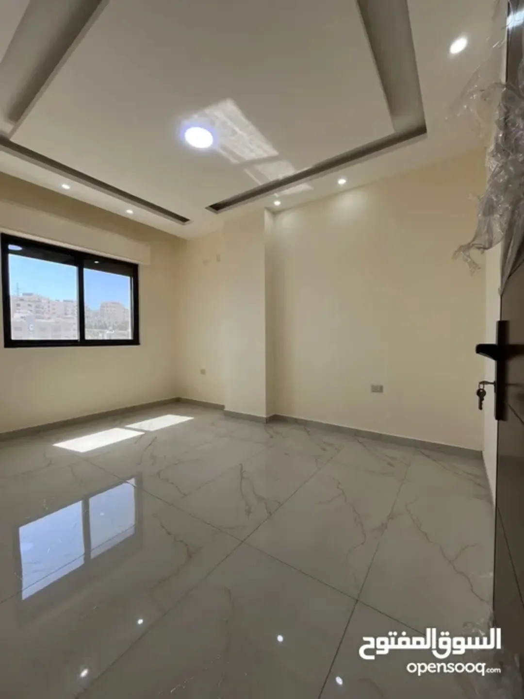 شقة للبيع في البنيات – طابق أرضي بمدخل مستقل وتشطيب فاخر