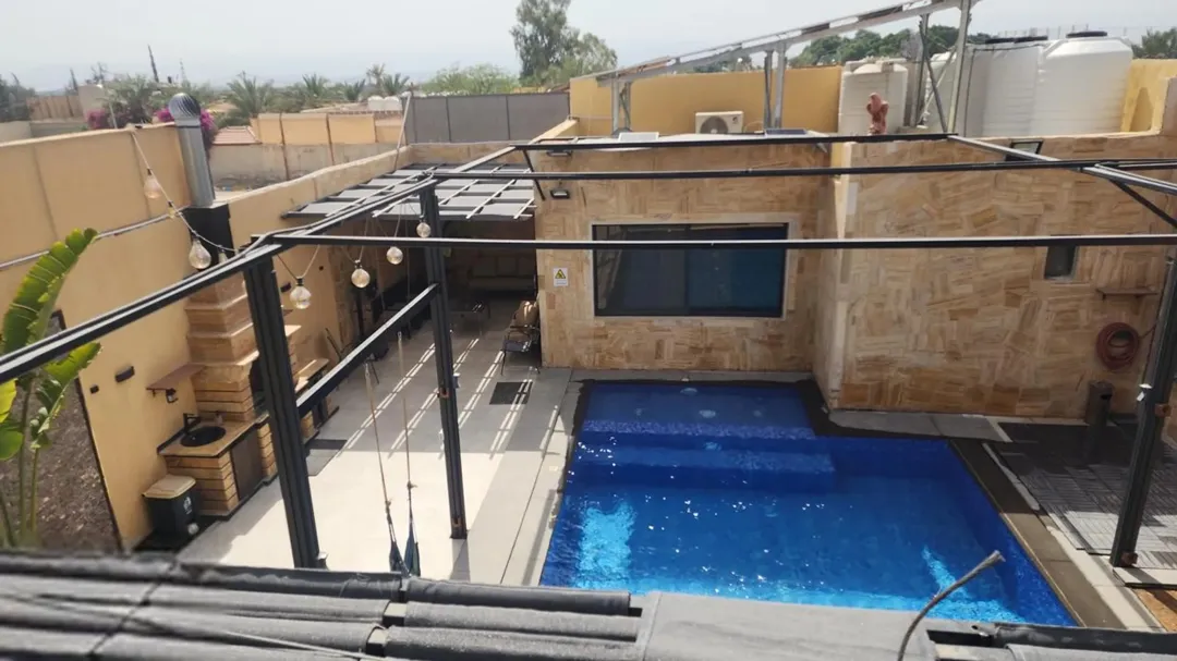 شاليه فاخر للبيع في البحر الميت الجواسره مسبح 5×11 طاقة شمسية