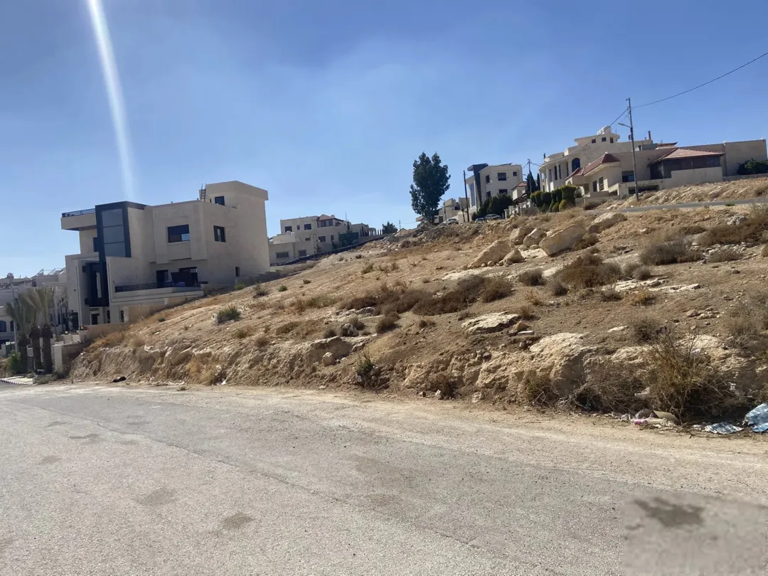 ارض ضاحيه الرشيد شارع الكليه العلميه موقع مميز وإطلاله رائعه 710 متر مربع إسكان المهندسين واجهتين
