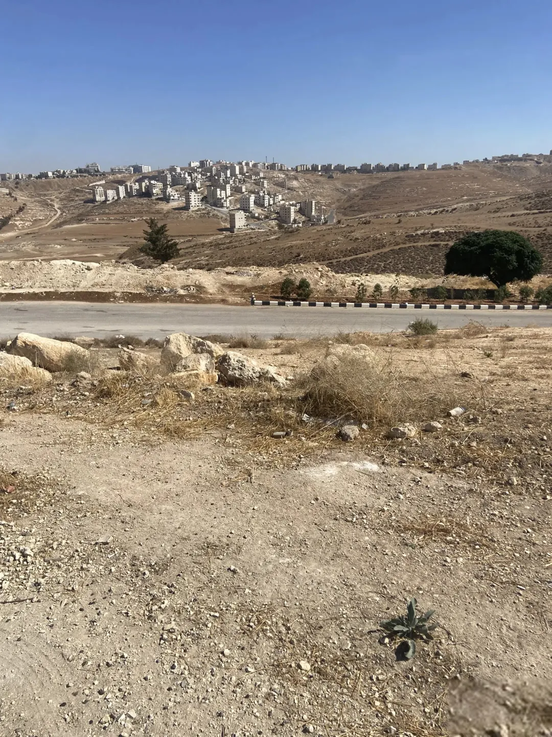 ارض ضاحيه الرشيد شارع الكليه العلميه موقع مميز وإطلاله رائعه 710 متر مربع إسكان المهندسين واجهتين