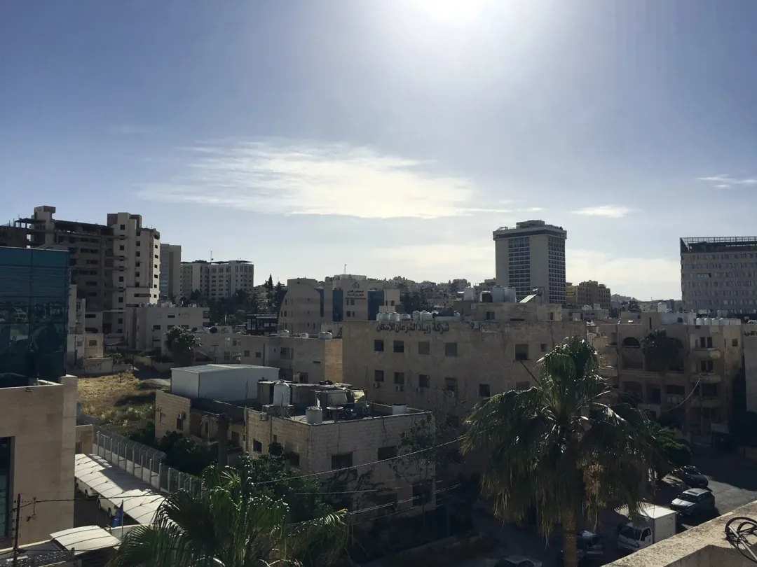 شقق واسعة للبيع في أول عرجان بمساحة 300 متر مربع
