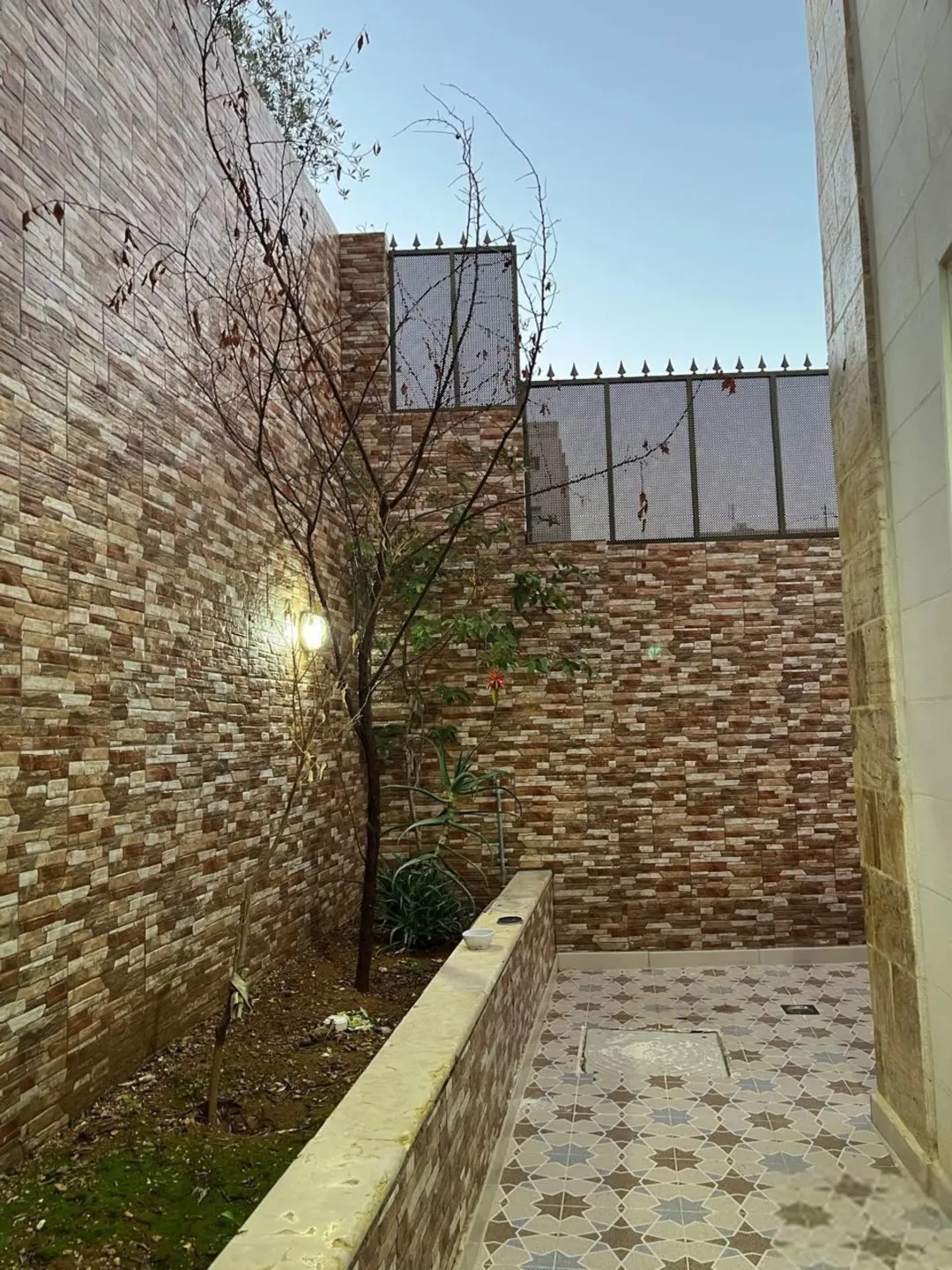 منزل شبه فيلا للبيع