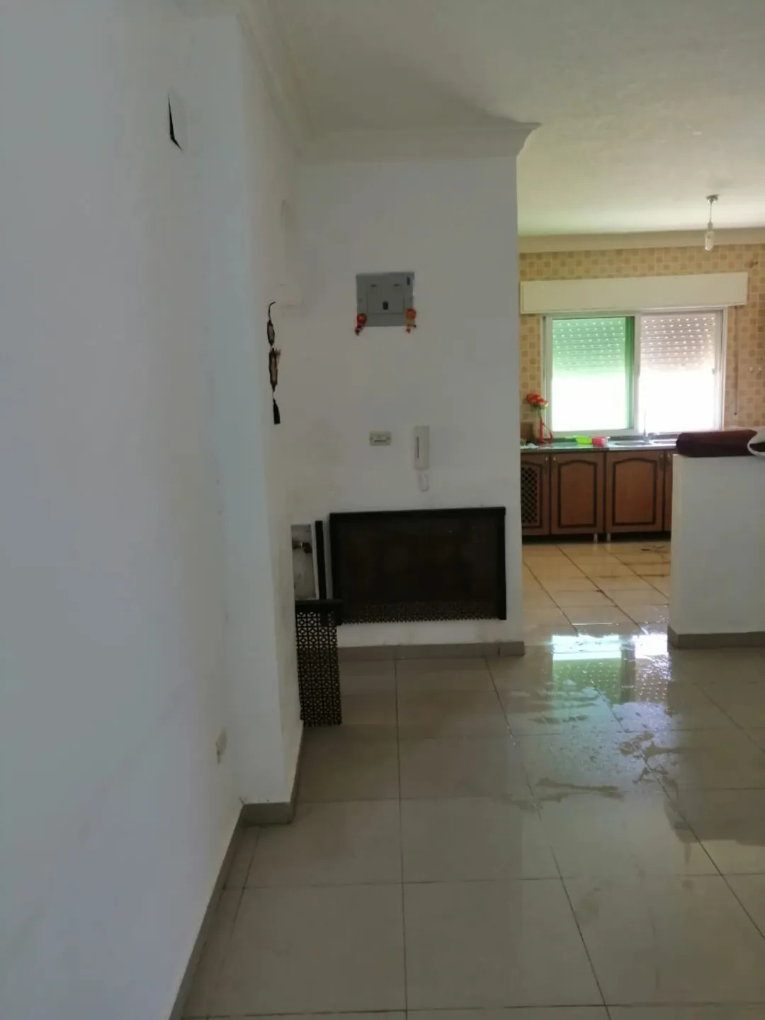 شقه للبيع في المدينه الرياضيه قرب اسواق بيت العز