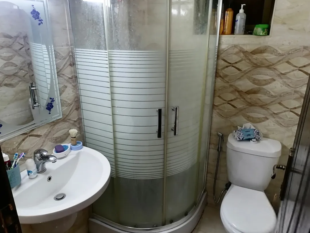 شقة للبيع 3 غرف نوم وإطلالة مميزة – التواصل مع المالك مباشرة