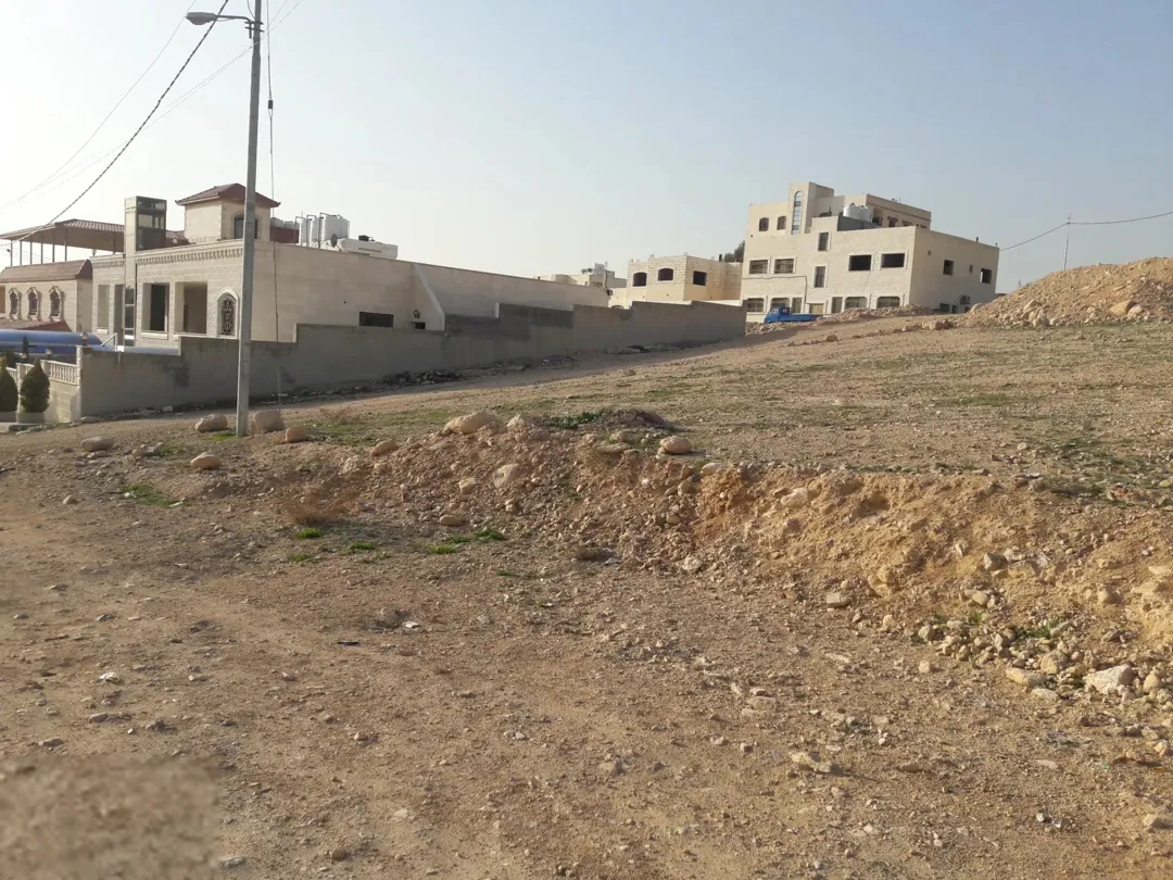 قطعة أرض مميزة 708 مترًا مربعًا للبيع في جبل طارق بتنظيم كامل