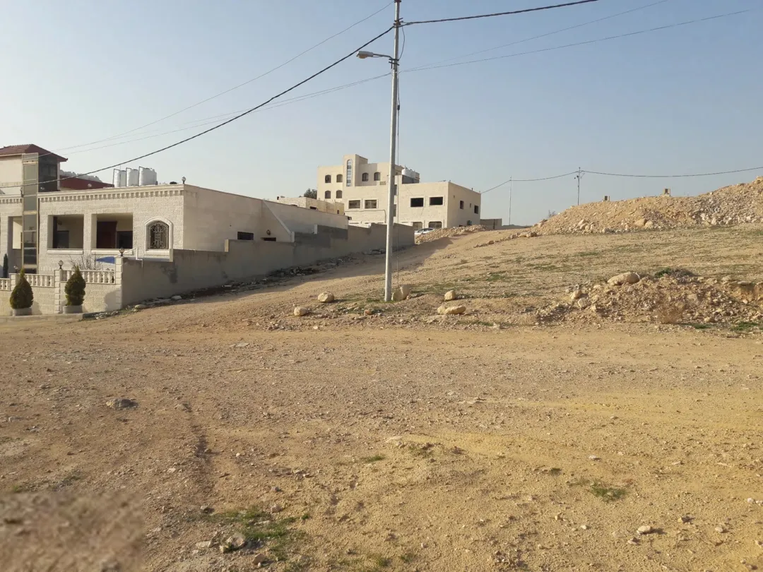 قطعة أرض مميزة 708 مترًا مربعًا للبيع في جبل طارق بتنظيم كامل
