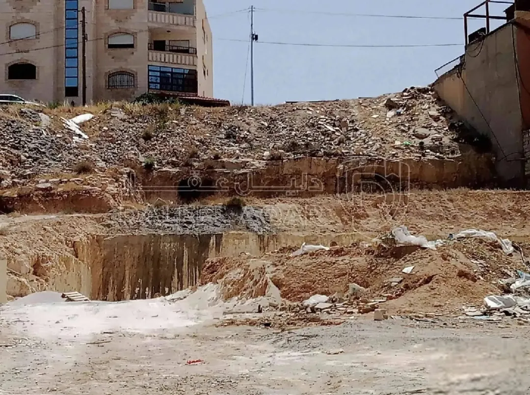 أرض سكنية مميزة للإطلالة في جبل المغير – الزرقاء