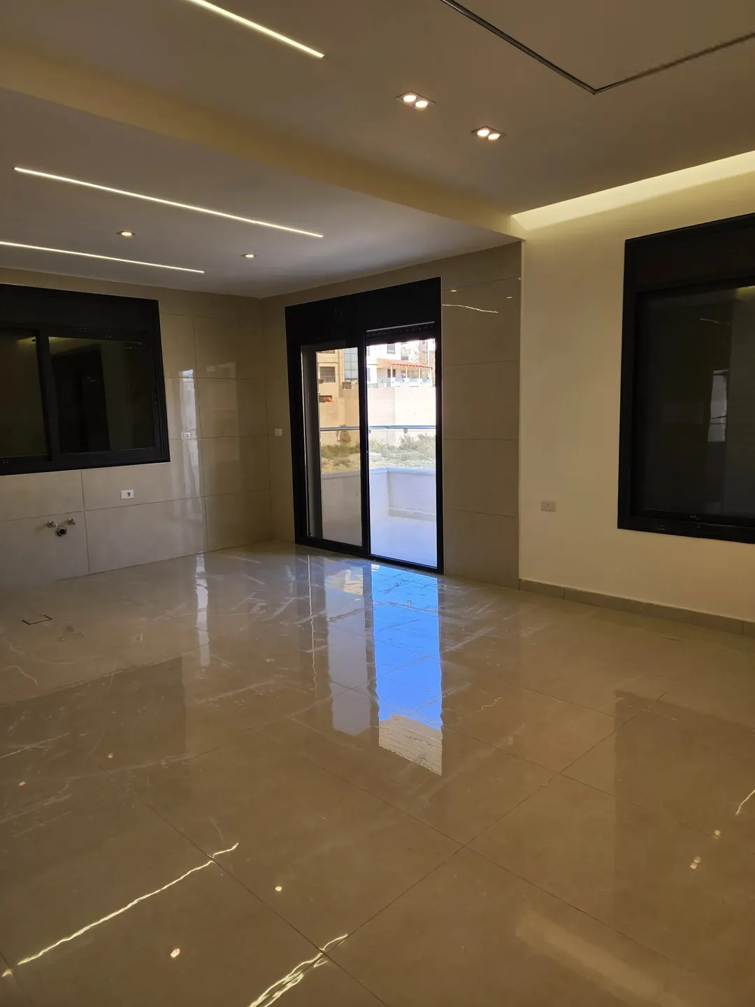 شقق سكنية فاخرة للبيع منازل العز للإسكان