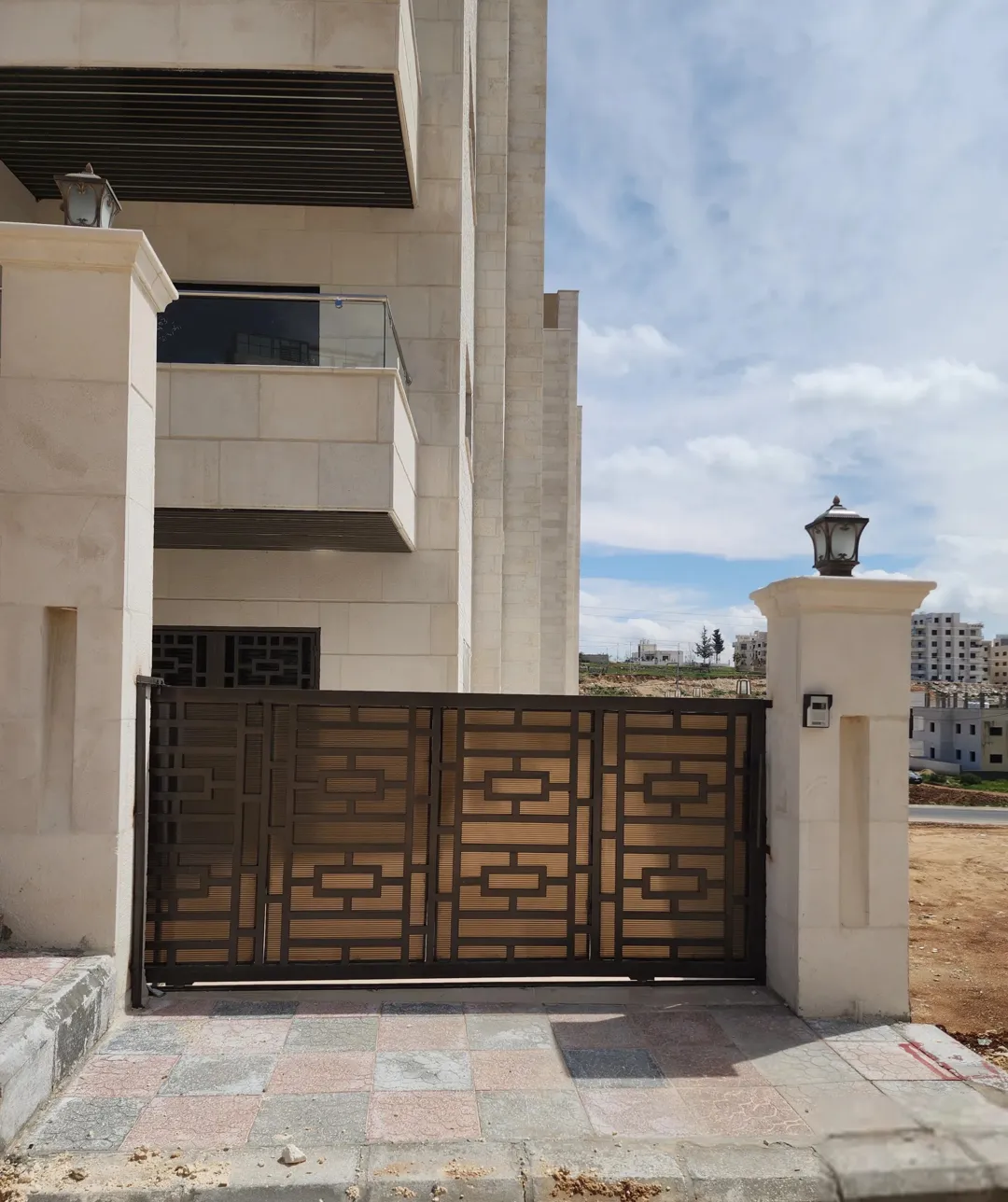 شقق سكنية فاخرة للبيع منازل العز للإسكان