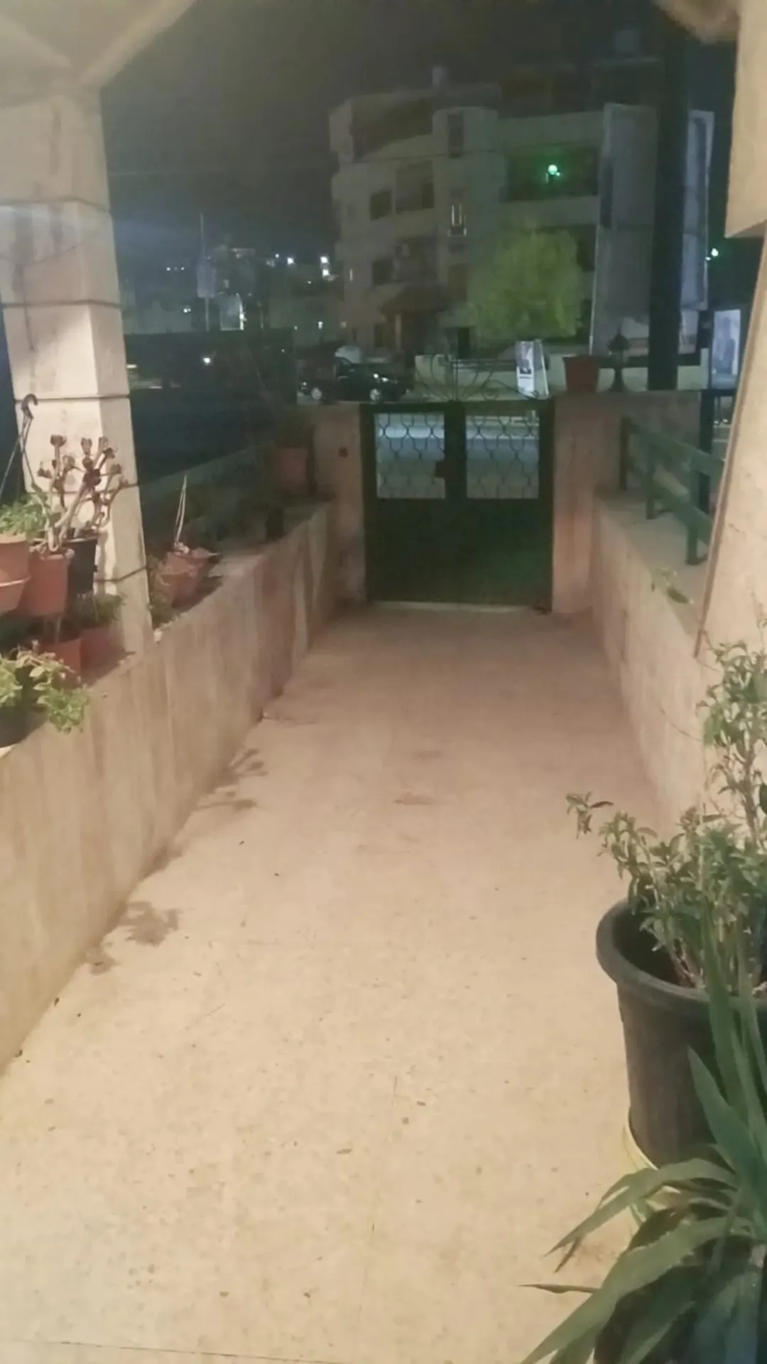 شقة تجارية وسكنية للبيع في الزرقاء الجديدة – شارع 36