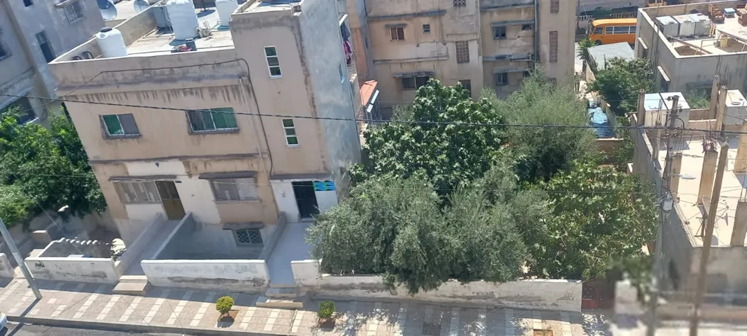 منزل للبيع في حي نزال مكون من ثلاث طوابق