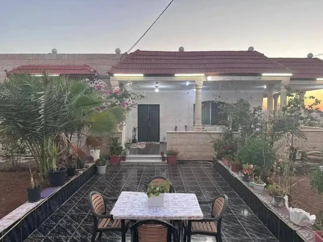 بيت فاخر للبيع في المفرق