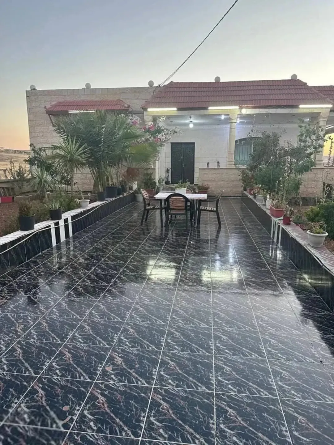 بيت فاخر للبيع في المفرق