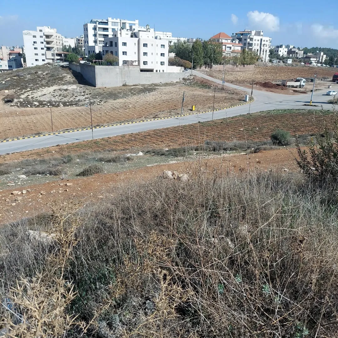 قطعة أرض مميزة للبيع في عمان ناعور وادي الكبرا خلف محطة السلام طريق البحر الميت