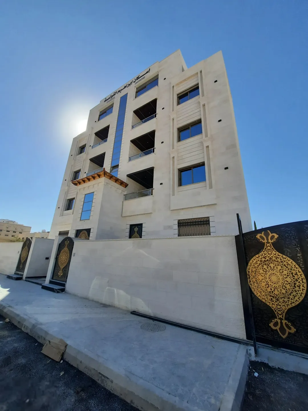 شقق فاخرة بسعر مميز في الزرقاء الجديدة قريبة من مدارس الهدى والنور