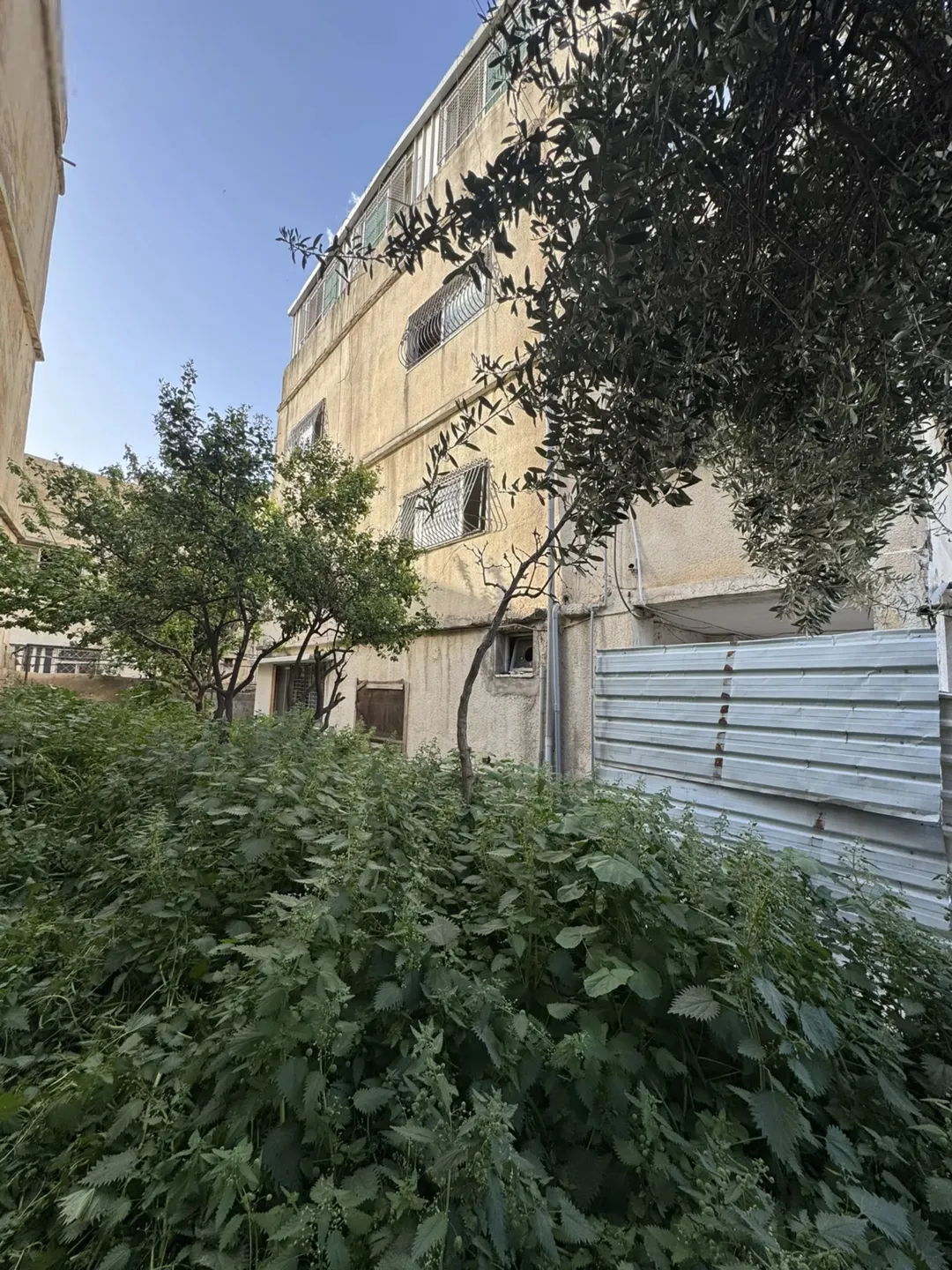 عمارة سكنية 4 طوابق للبيع في منطقة الوحدات