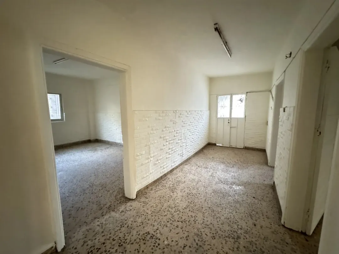 عمارة سكنية 4 طوابق للبيع في منطقة الوحدات