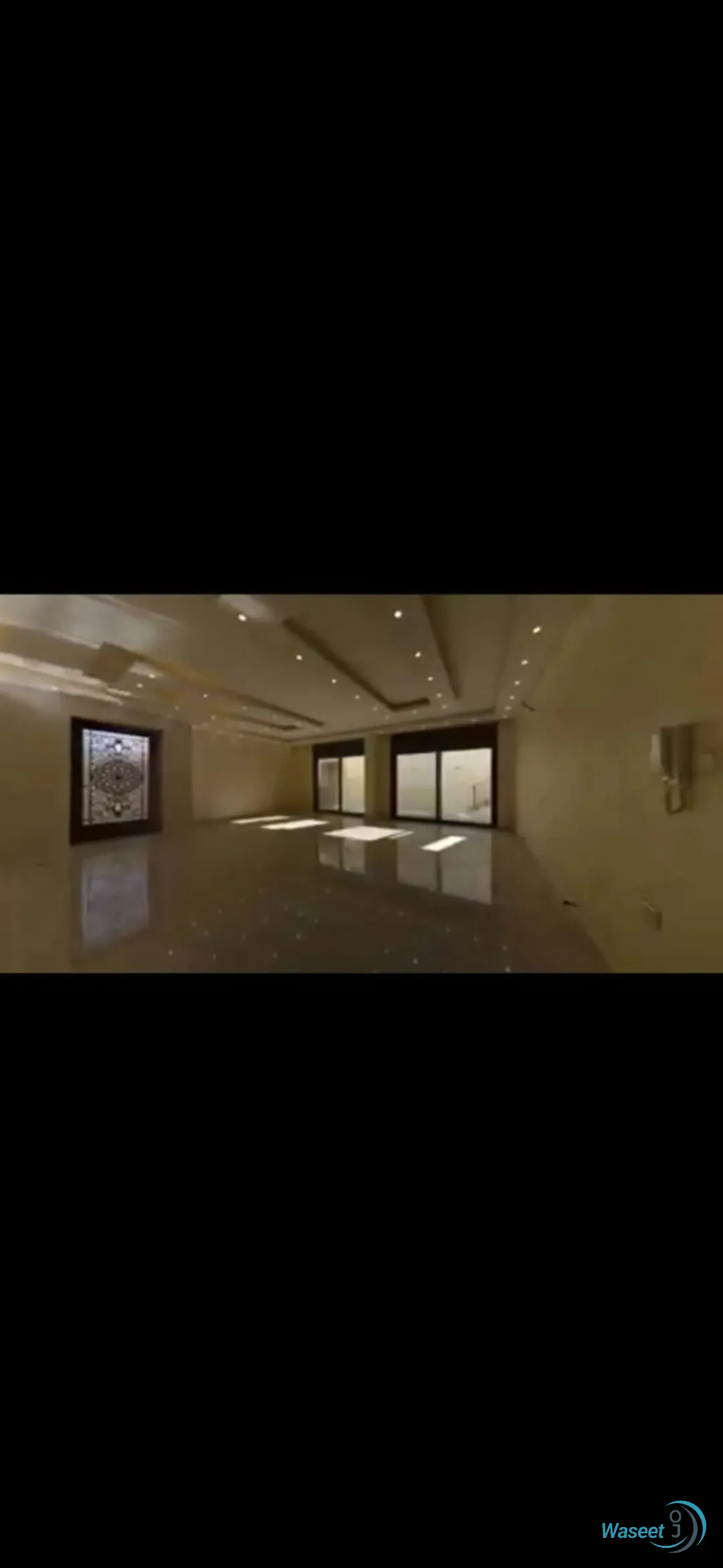شقه للبيع شبه ارضي مهويه من جميع الجهات ومرتفعه