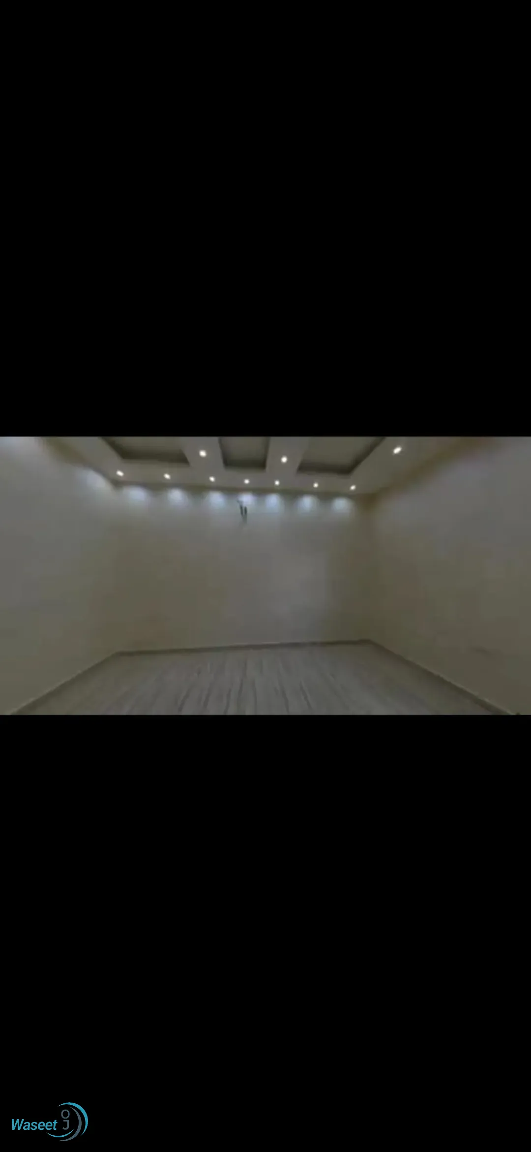 شقه للبيع شبه ارضي مهويه من جميع الجهات ومرتفعه