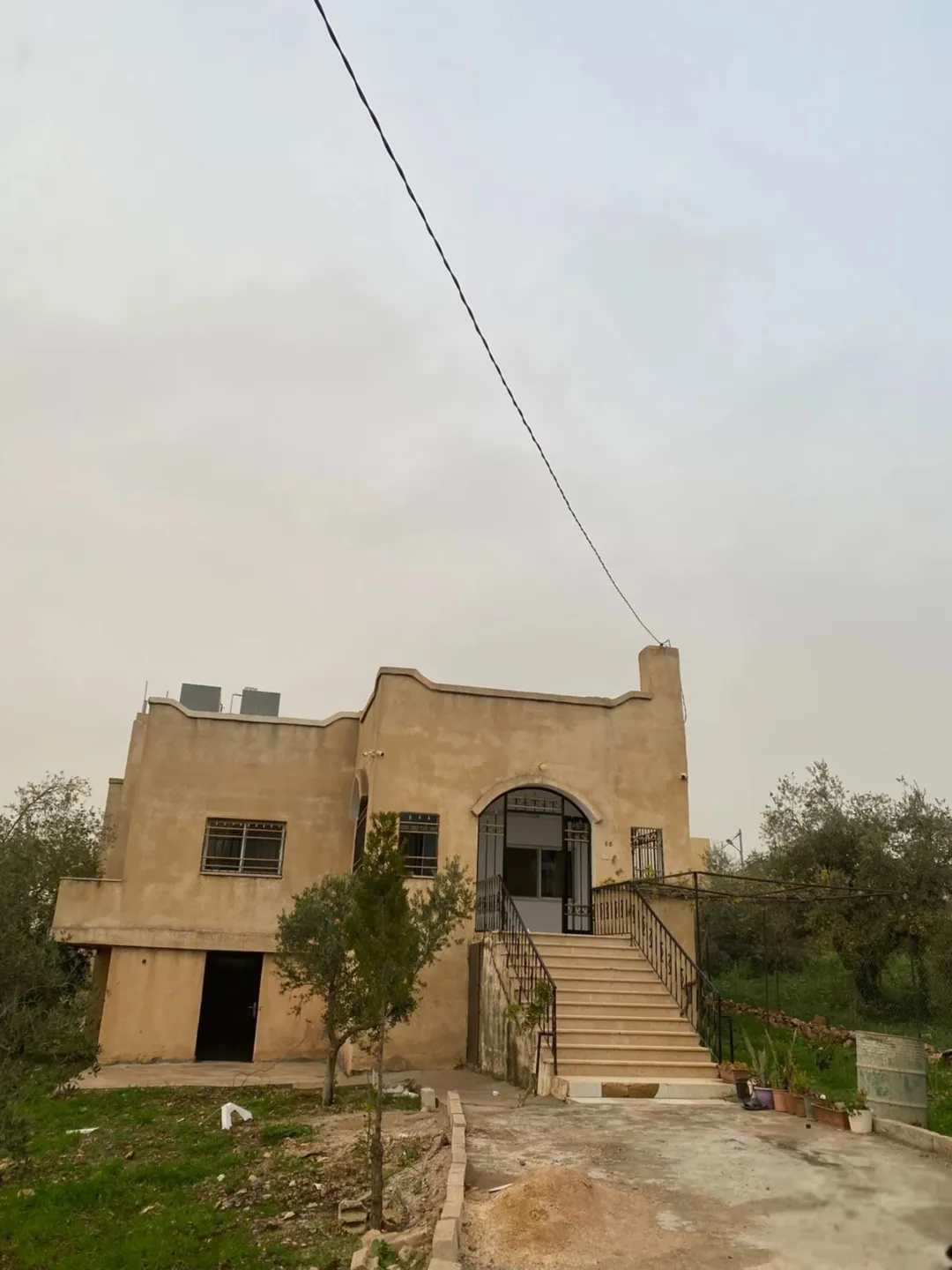 منزل للبيع يتكون من طابقين