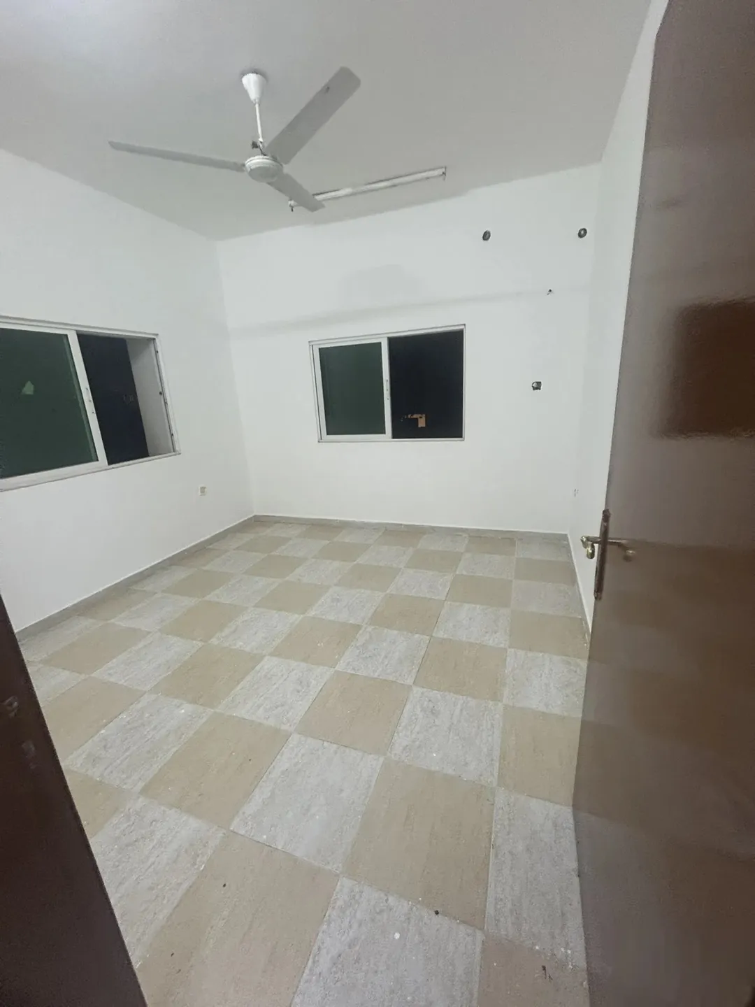 3 شقق سكنية مميزة للبيع في العقبة