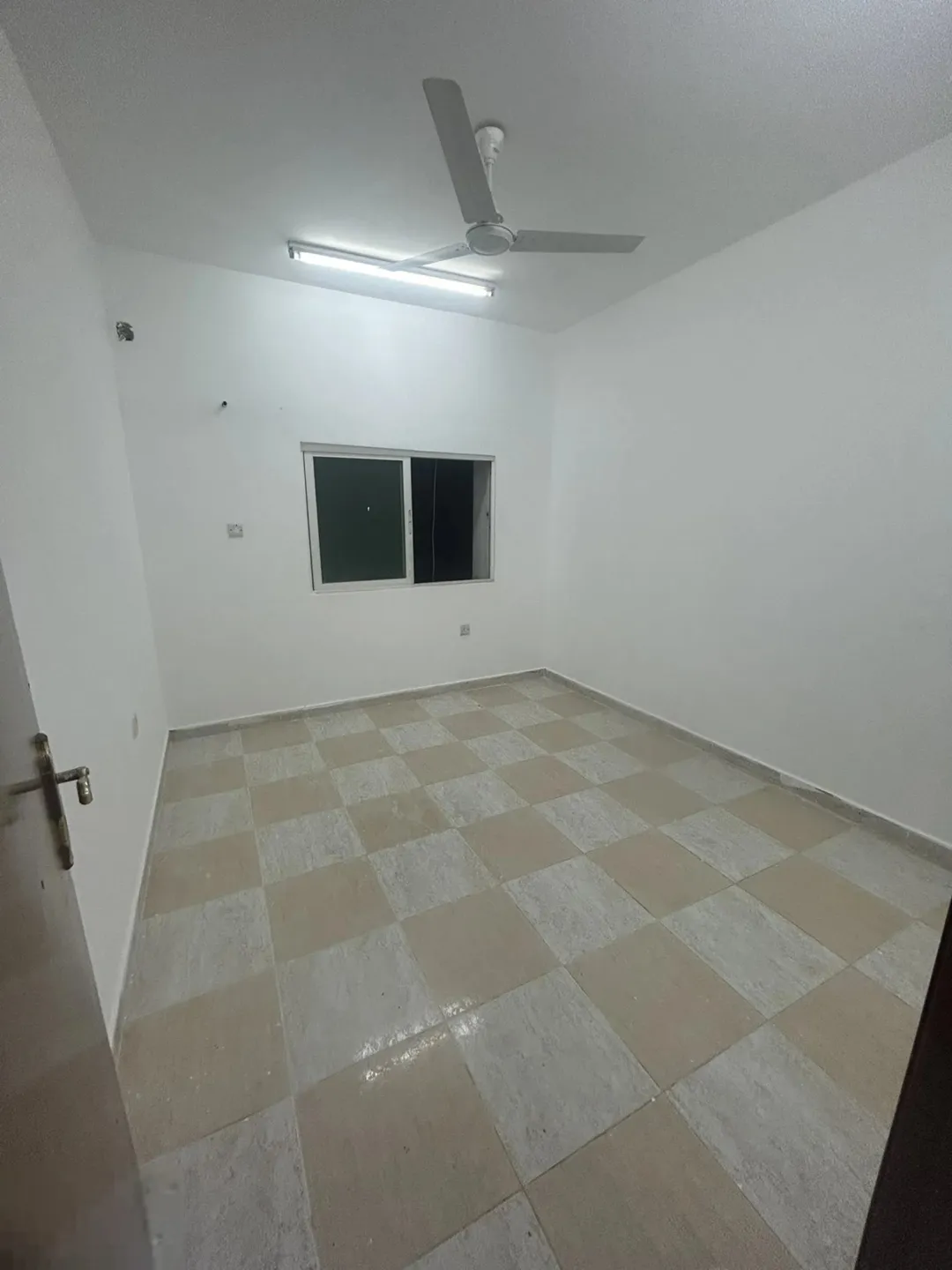 3 شقق سكنية مميزة للبيع في العقبة