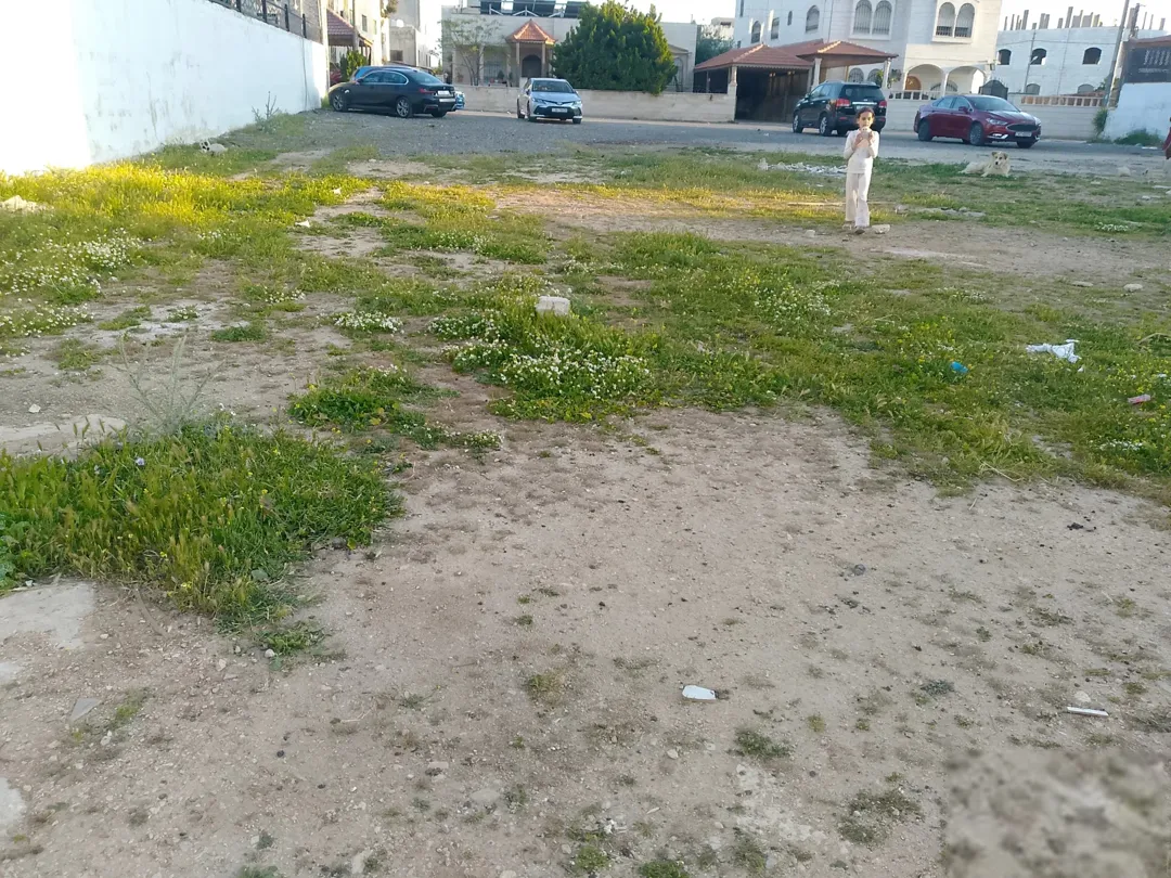 أرض سكنية مميزة للبيع في أبو علندا