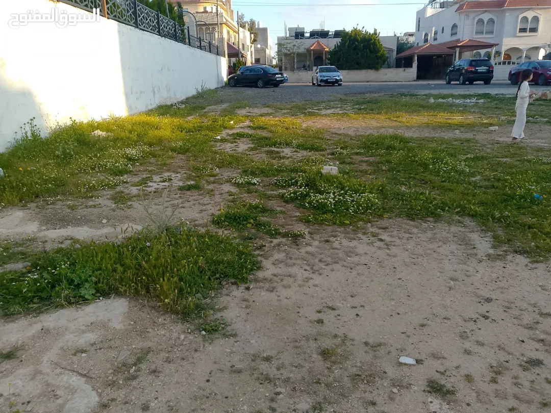 أرض سكنية مميزة للبيع في أبو علندا