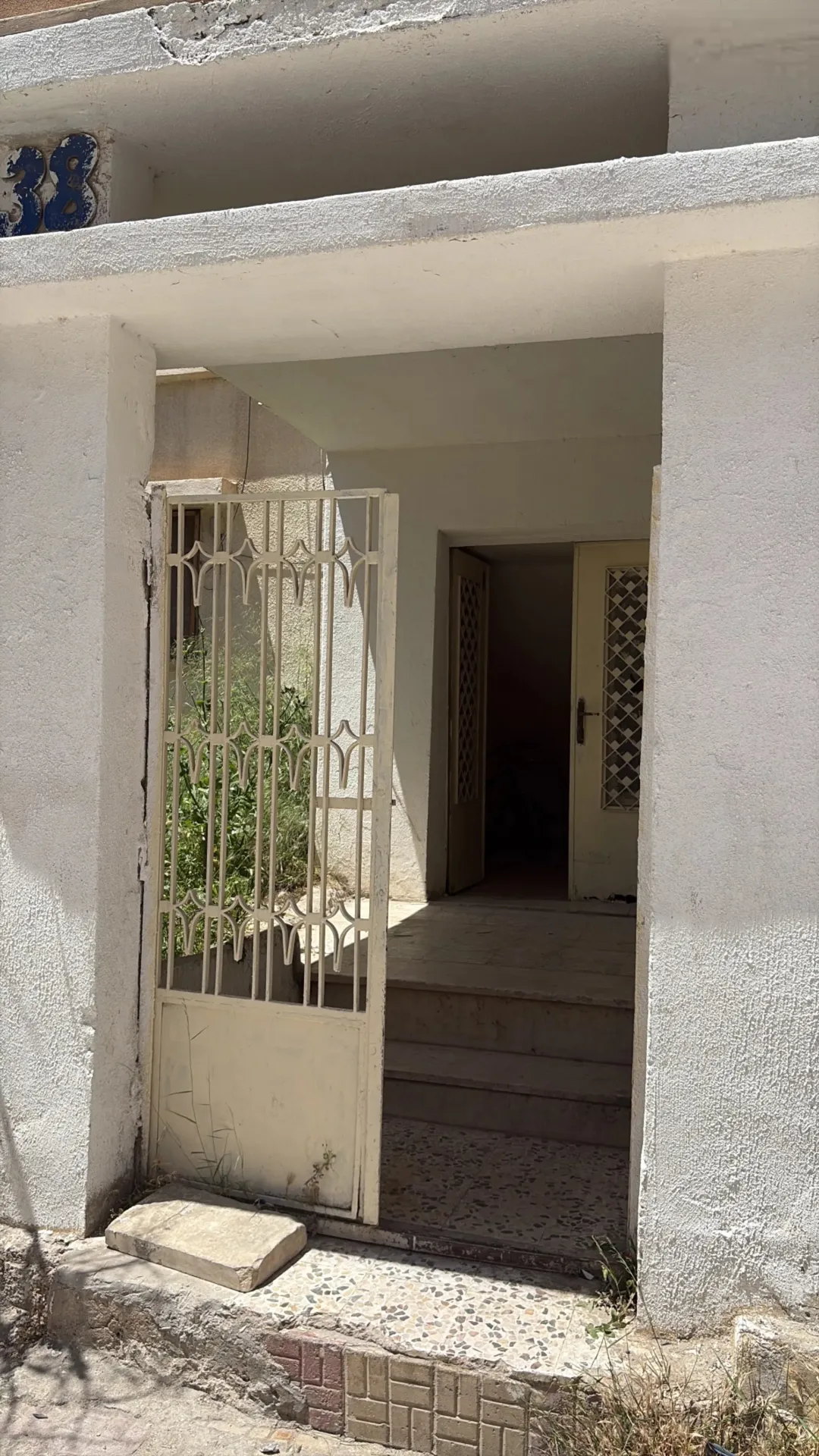 ارض مع عماره سكنيه للبيع في منطقة ماركا حوض الونانات 2