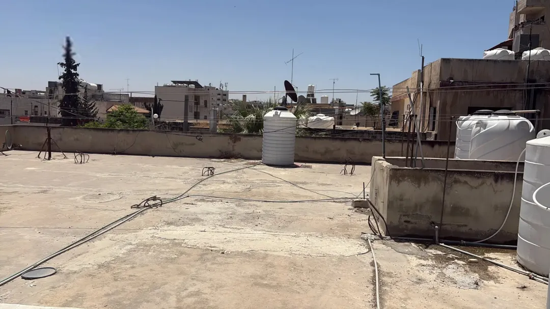 ارض مع عماره سكنيه للبيع في منطقة ماركا حوض الونانات 2