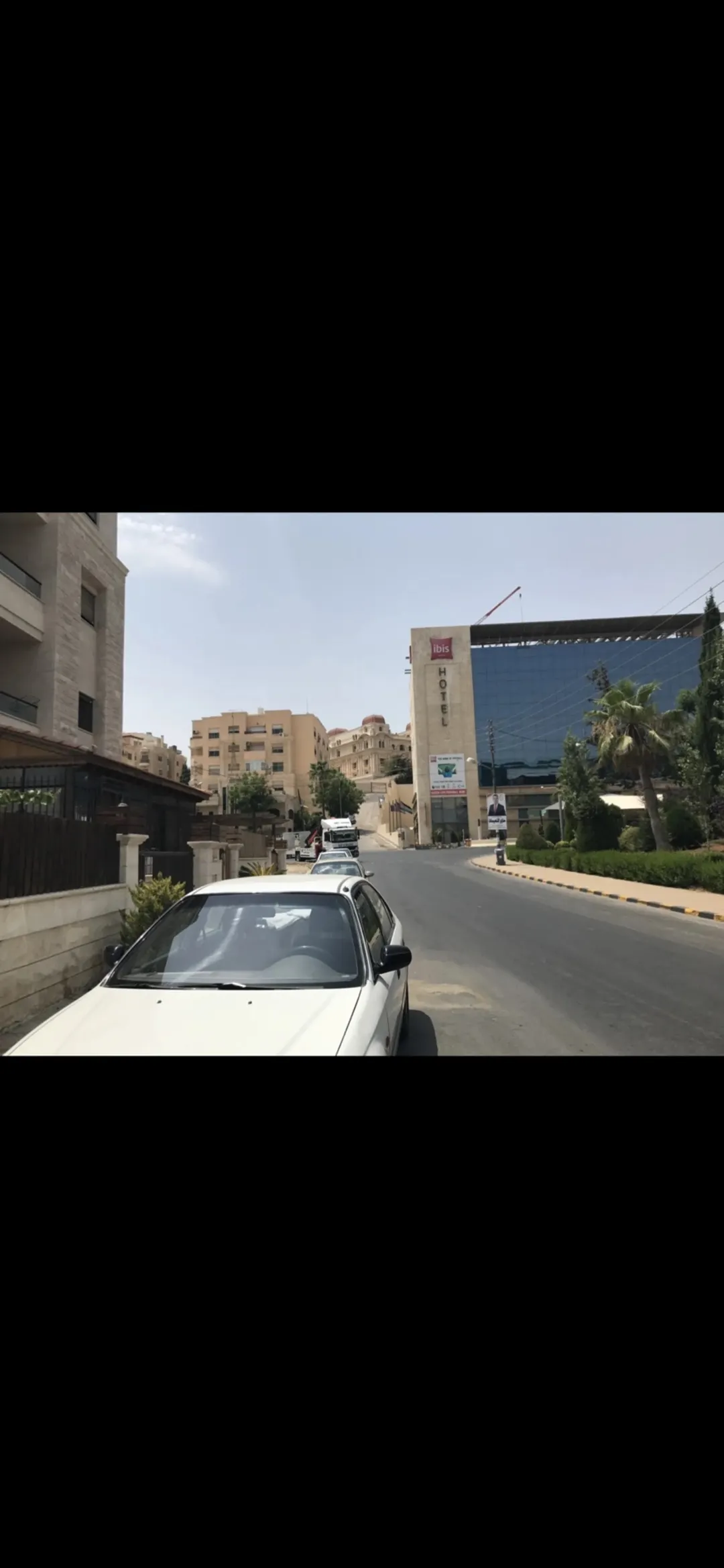 شقة فاخرة بغرفتين للبيع في موقع استثنائي مقابل عمان مول