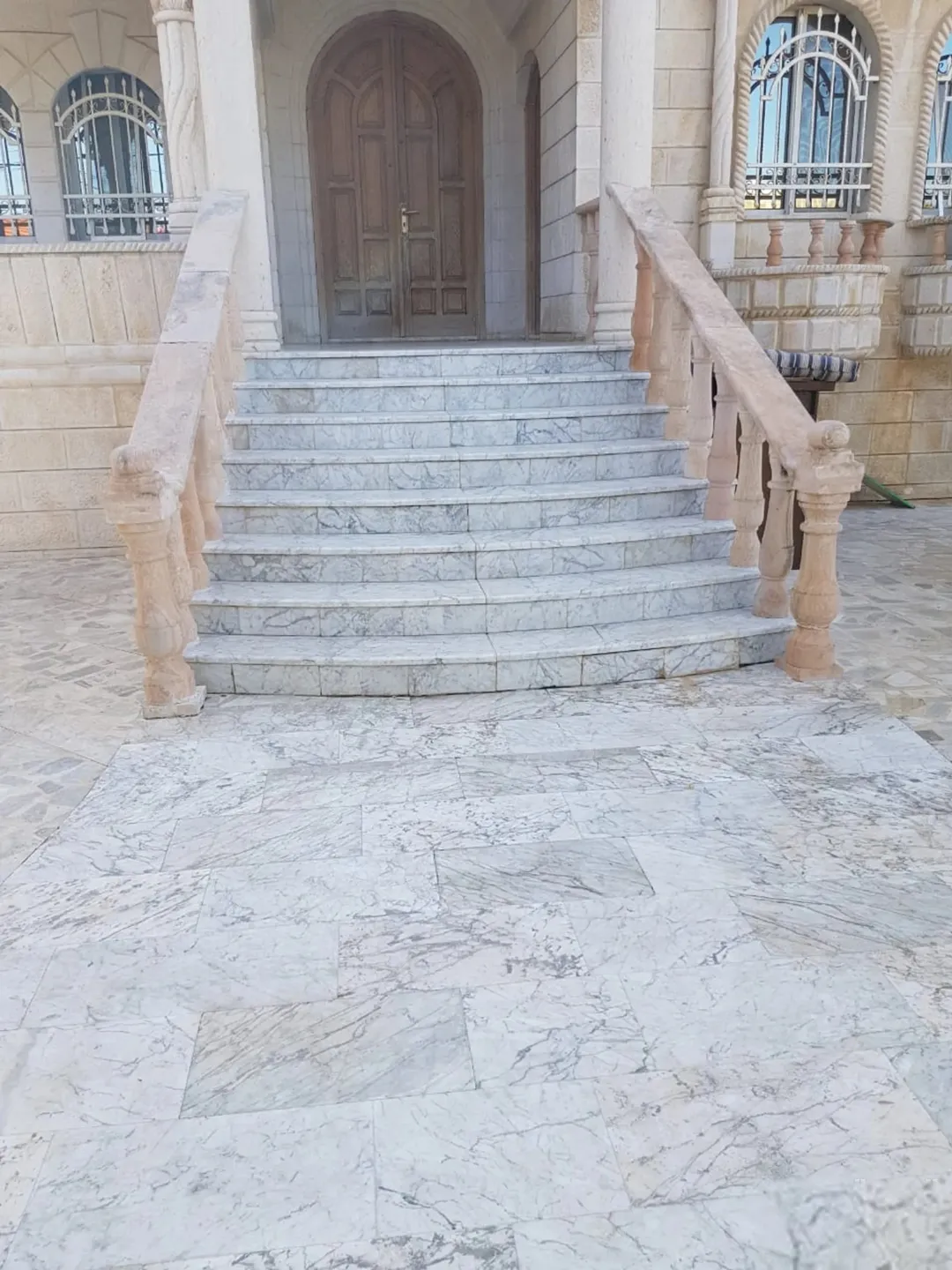 فيلا طابقين في أجمل مناطق المقابلين حي ابو الراغب في موقع مميز جدا اقراء الاعلان كامل