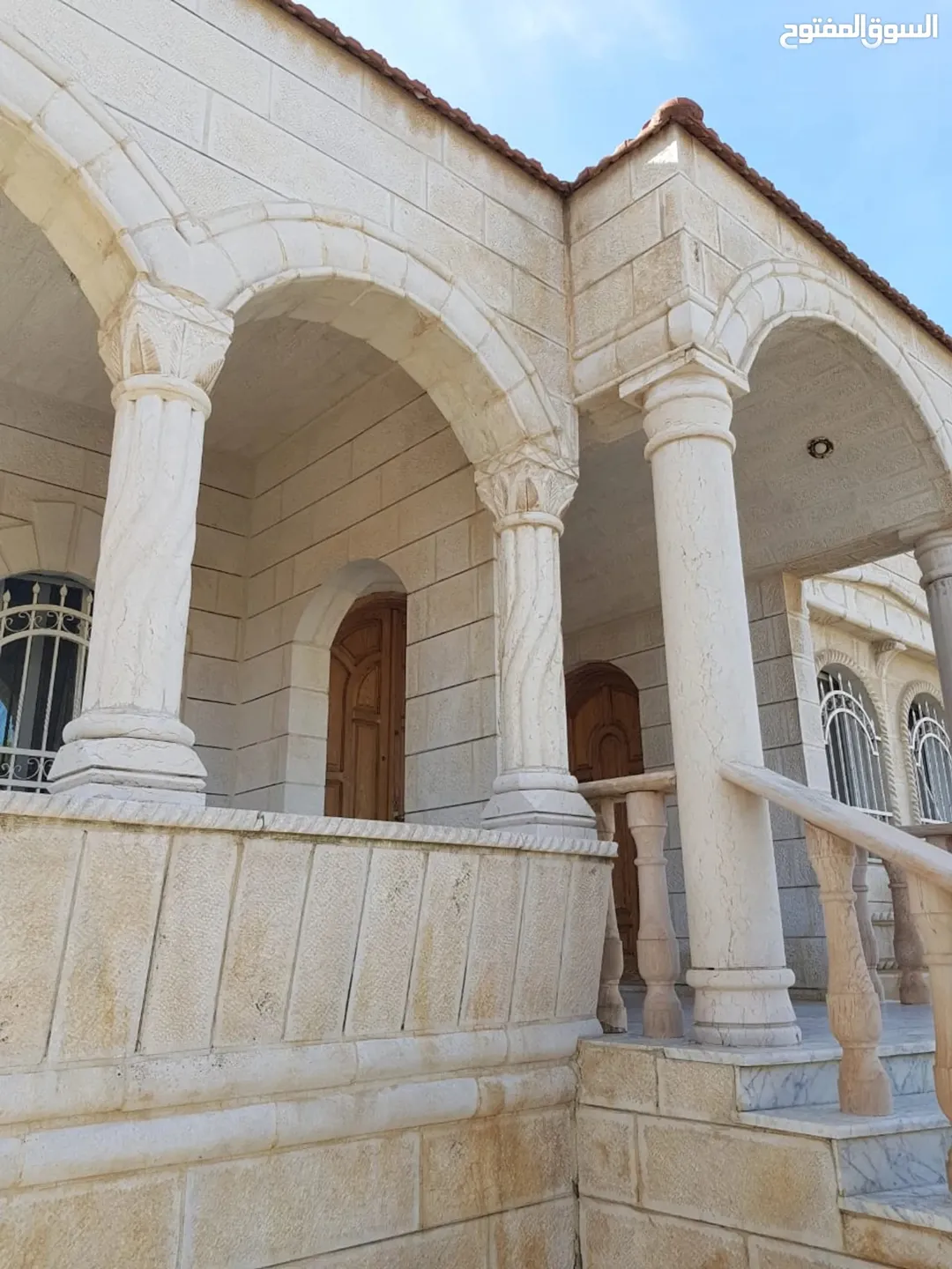 فيلا طابقين في أجمل مناطق المقابلين حي ابو الراغب في موقع مميز جدا اقراء الاعلان كامل