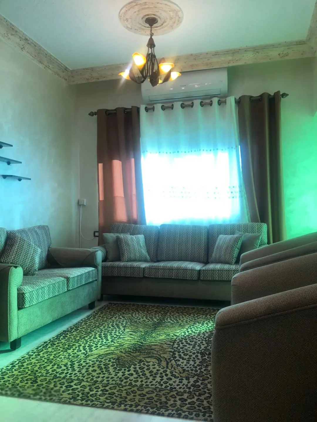 شقة مفروشة ديلوكس للإيجار في ضاحية الرشيد، موقع مميز قرب الجامعة الأردنية