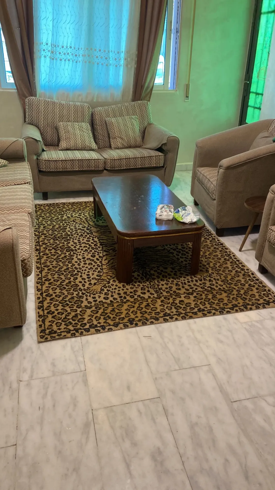 شقة مفروشة ديلوكس للإيجار في ضاحية الرشيد، موقع مميز قرب الجامعة الأردنية