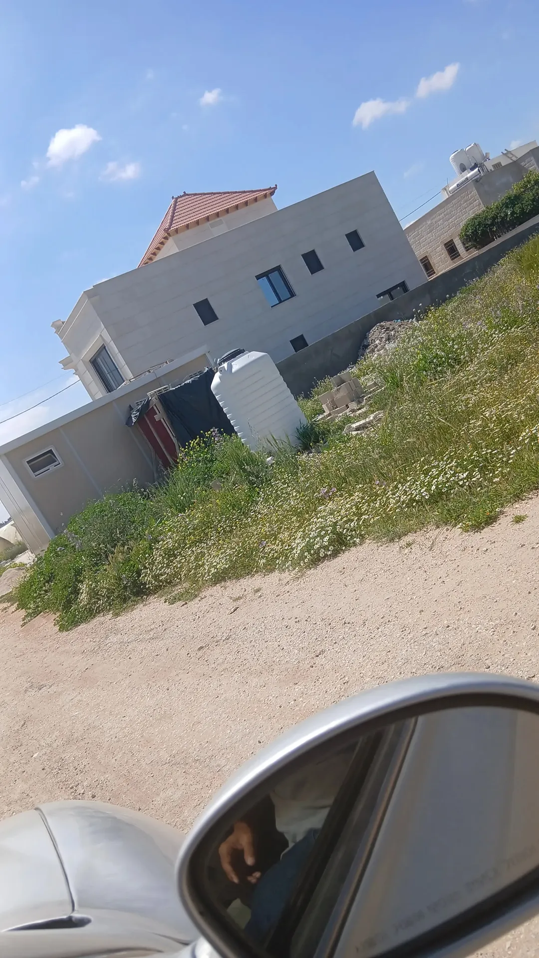 أرض سكنية للبيع في الطنيب – الخمان الجنوبي
