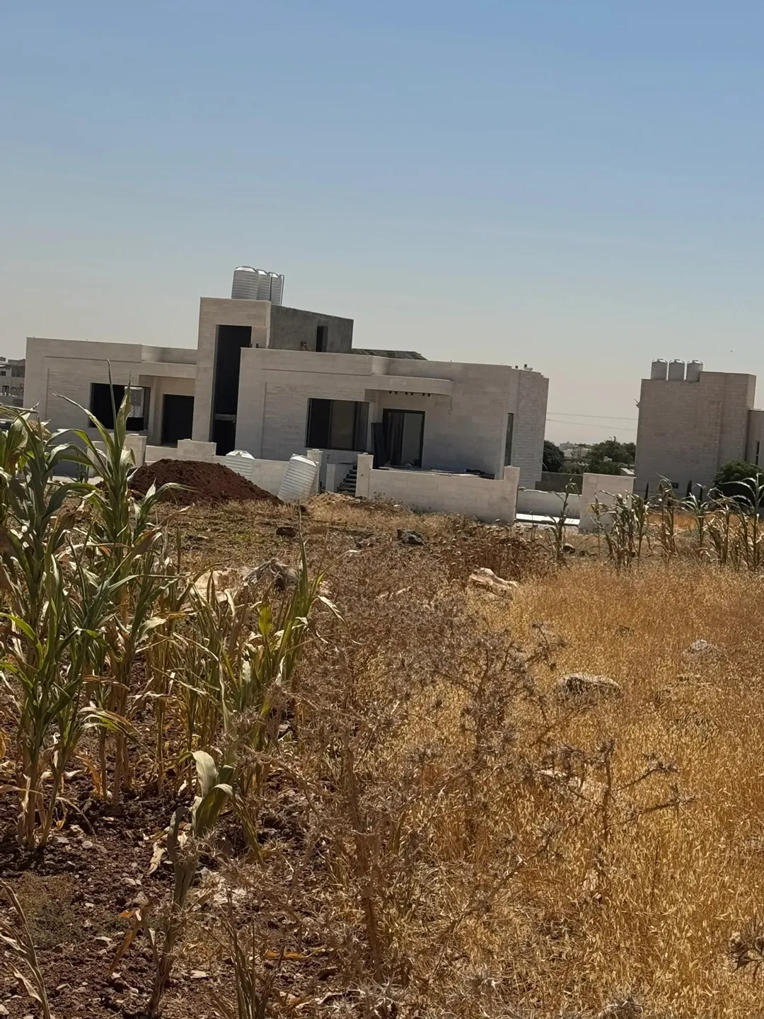 أرض مميزه للبيع على شارعين بمنطقه راقيه، الجويده المستندات و ام زعروره