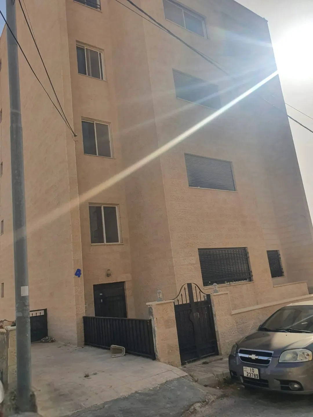 عمارة مميزة طابقية في طبربور للبيع