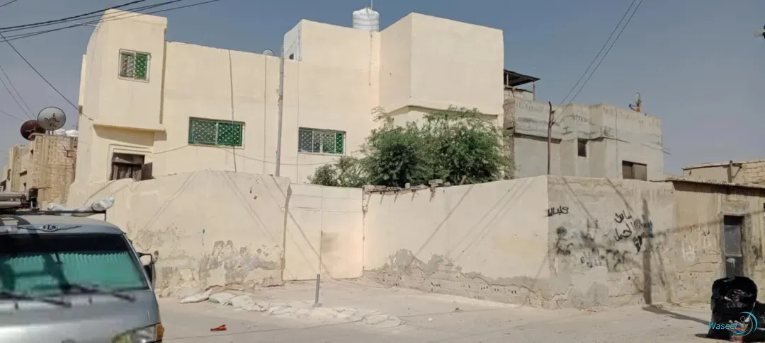 بيت 3طوابق بمخيم حطين /حارة البهلول