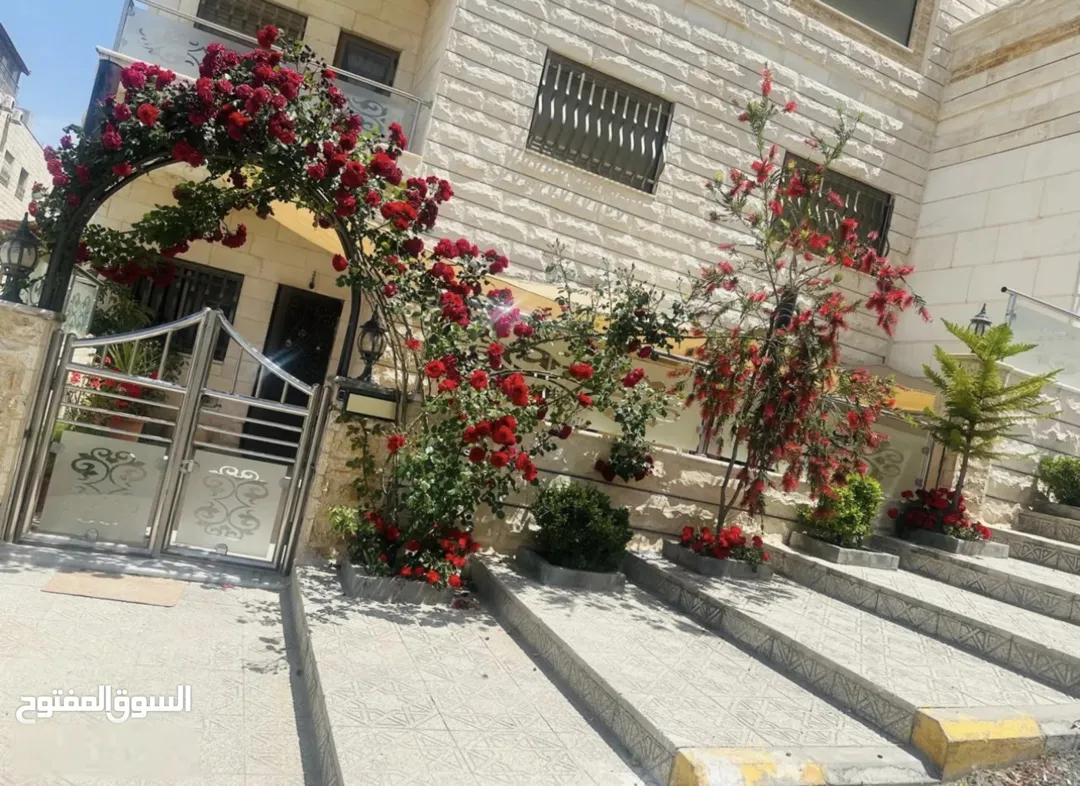 شقة شبه أرضي فاخرة للبيع في ضاحية الرشيد فرصة استثمارية