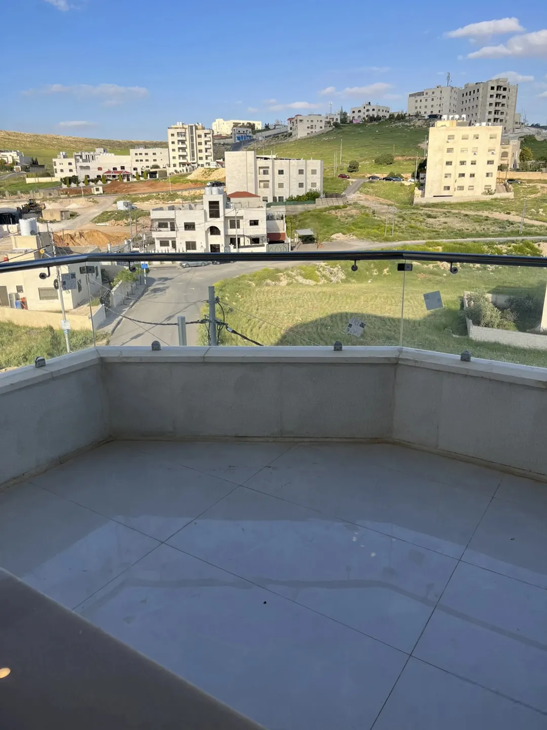 شقة فاخرة في شفا بدران مرج الفرس مساحة 210 متر 4 غرف نوم 4 حمامات