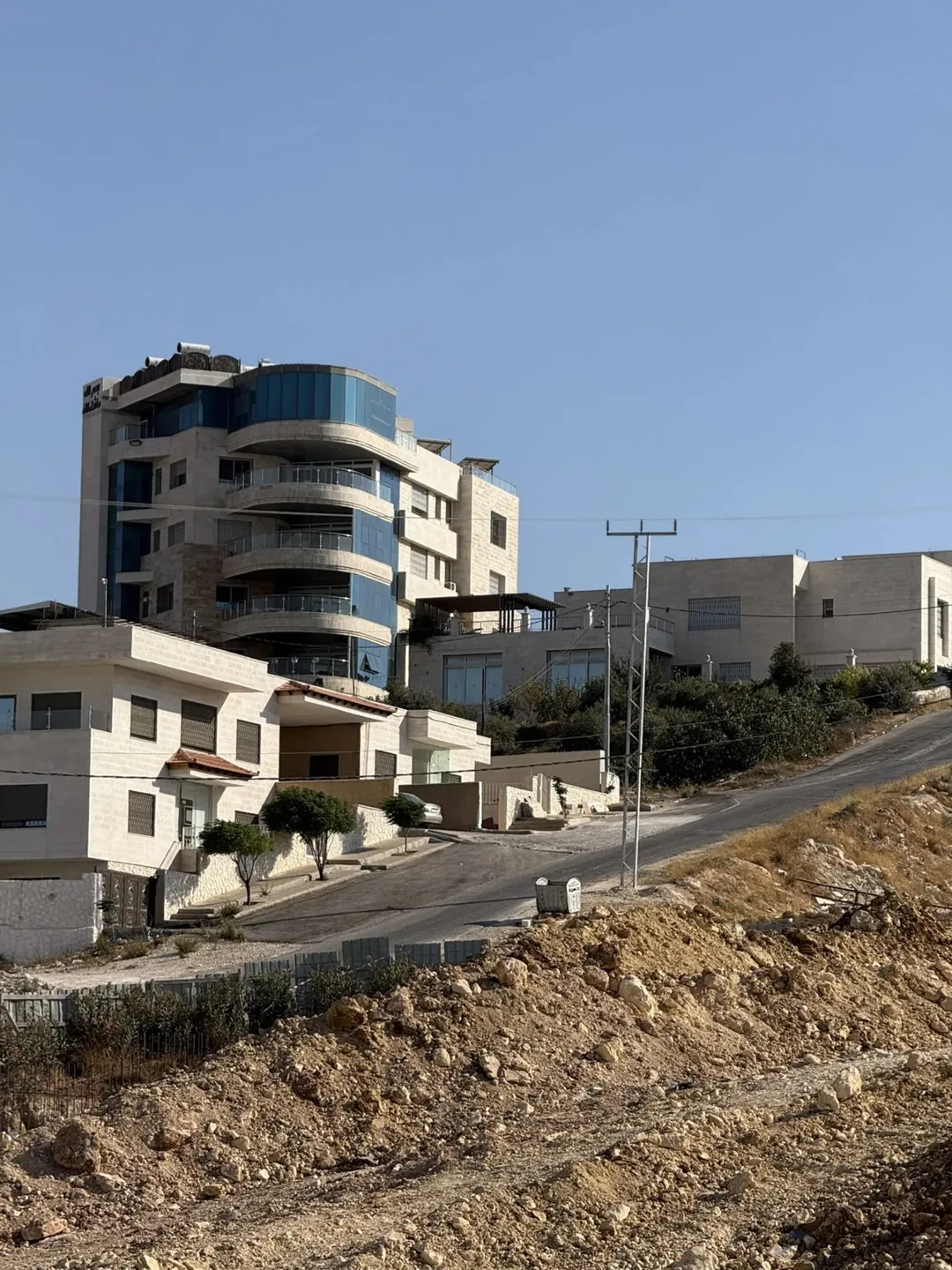 ارض سكنية للبيع في ناعور – طريق السلام – بجانب مدرسة والدورف