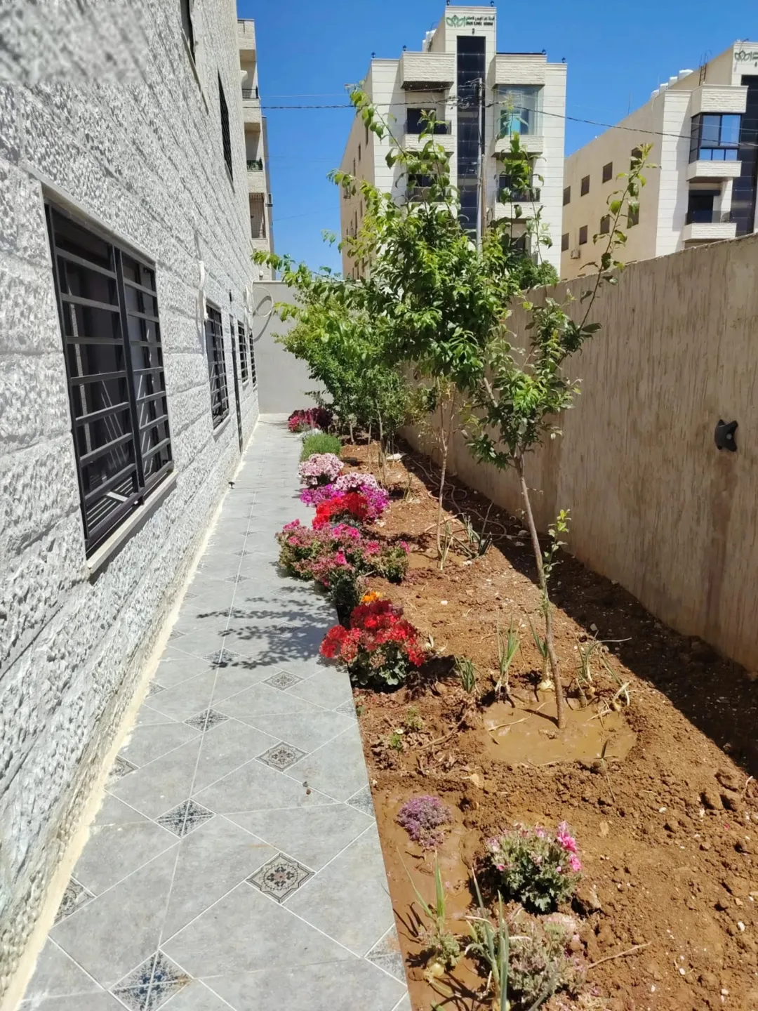 شقة شبه أرضية مميزة للبيع في البنيات – عمان